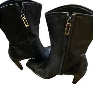 Vintage Gucci by Tom Ford black leather ankle boots belt